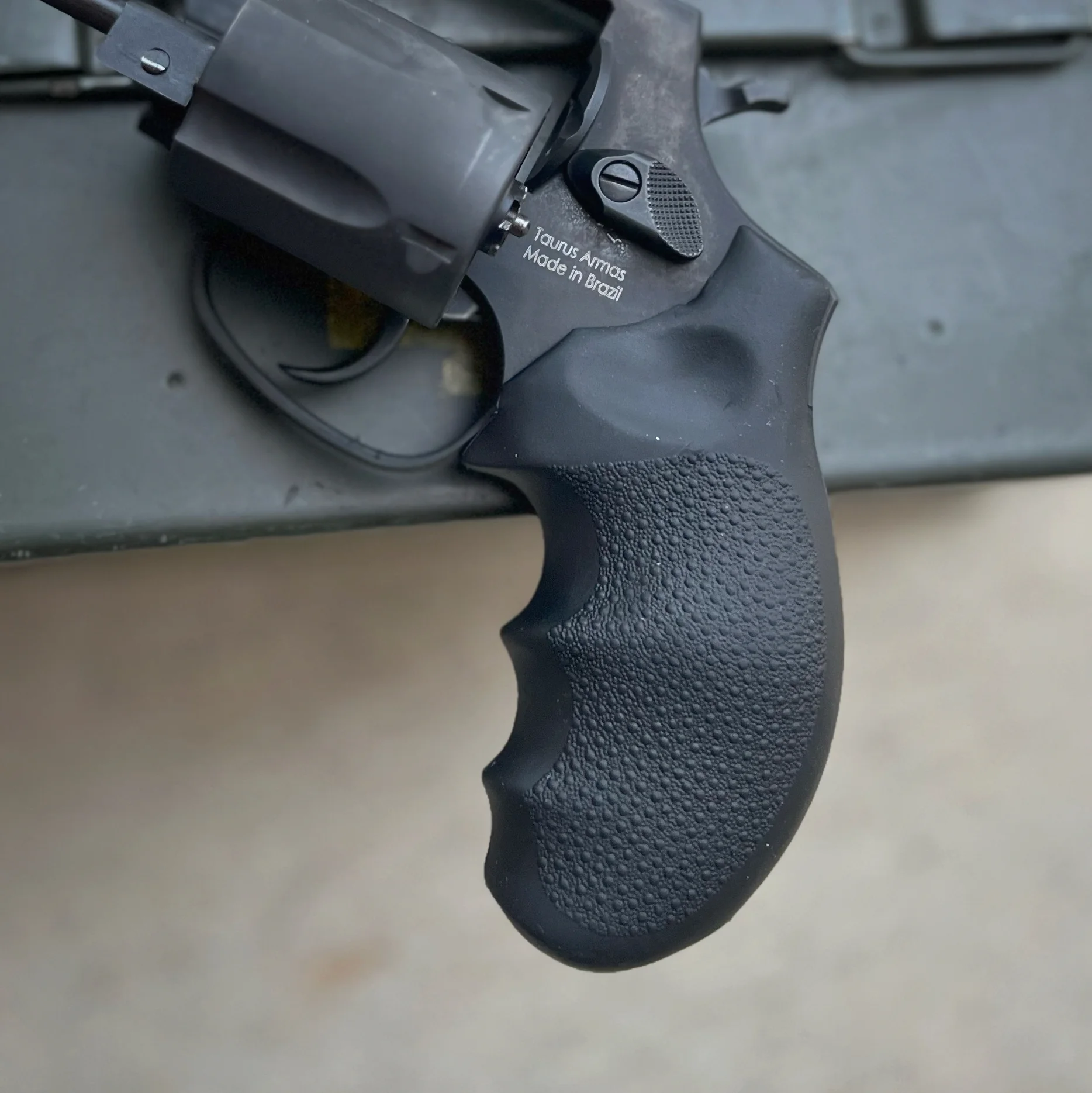 taurus 605 defender close up grip trigger cylinder release