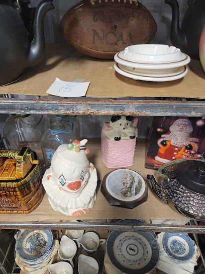 339 Auction Gallery - Store photo