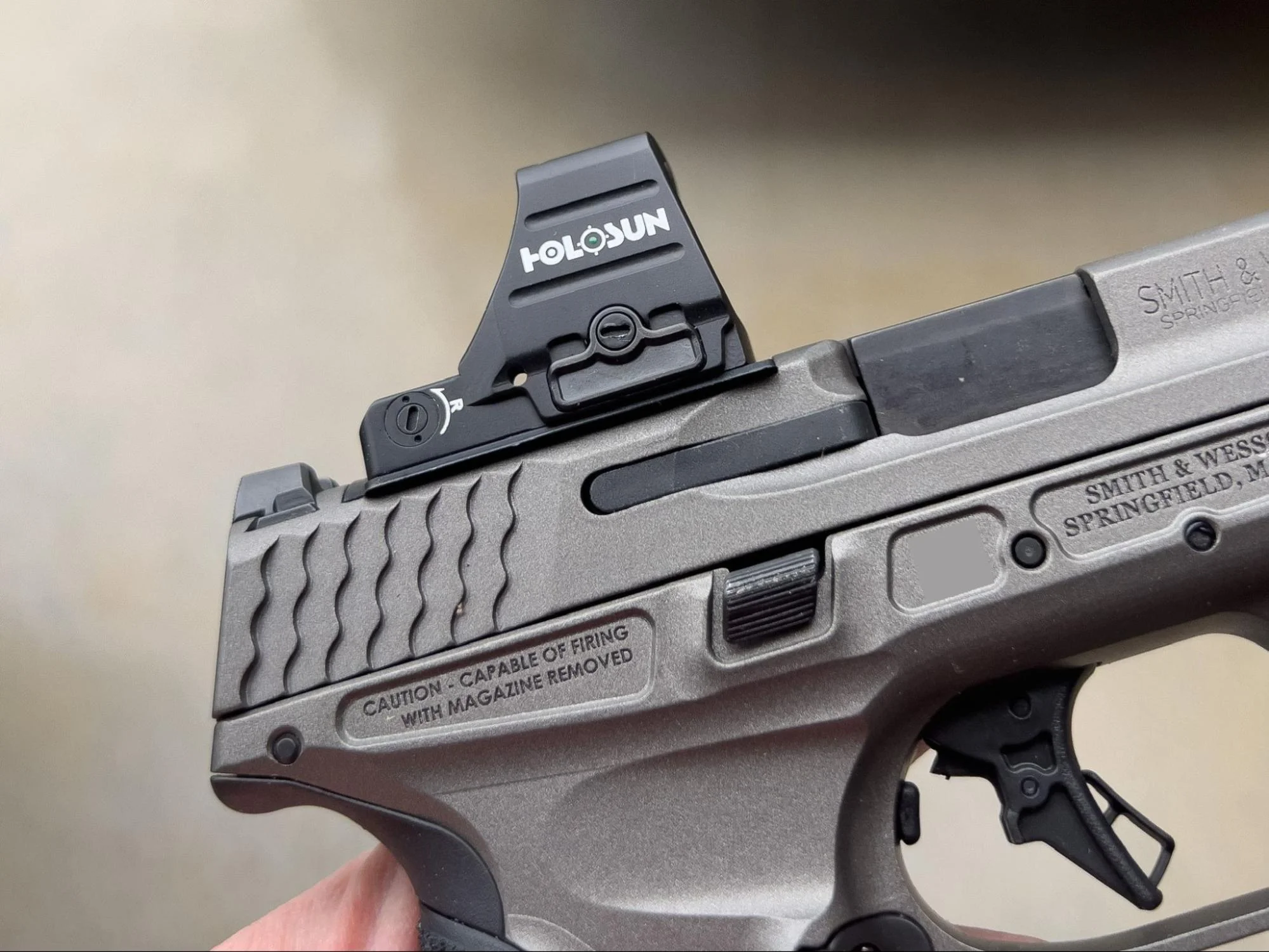 holosun 507comp close up on smith wesson mp m2.0