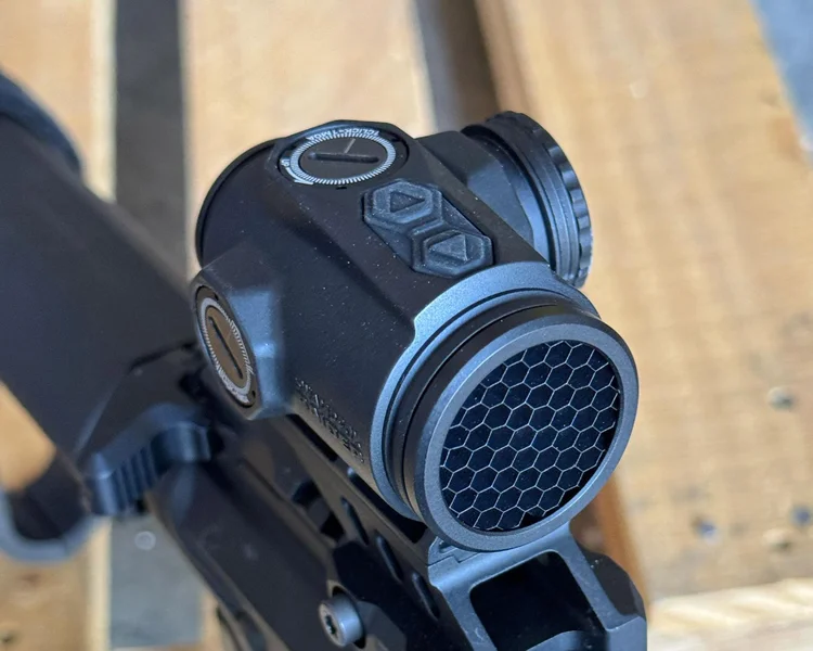 The Honeycomb Grid accessory installed on the Swampfox Raider, reducing glare and adding a tactical look