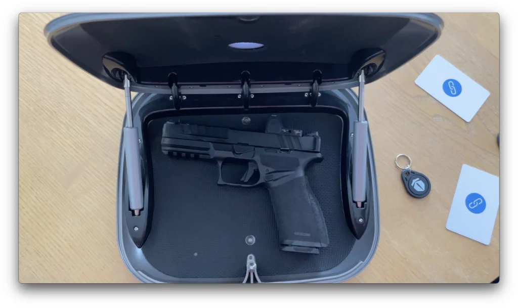 Konig Safe opened