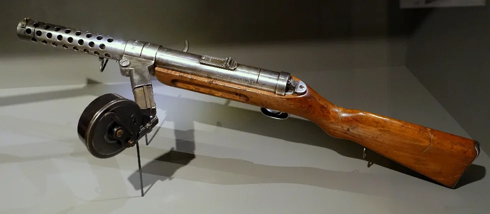 Bergmann MP18.1 submachine gun with drum magazine