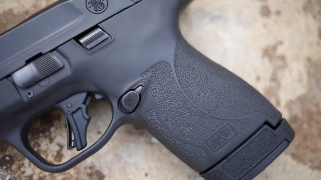 S&W M&P Shield Plus review grip (3)