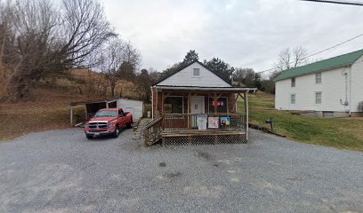Reynolds Grocery & Sporting Goods - Store photo