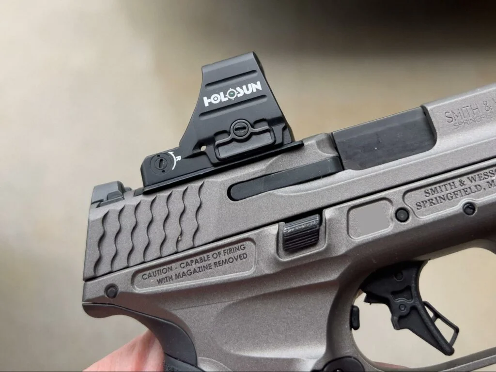 holosun 507comp close up on smith wesson mp m2.0
