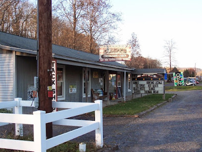 Gumpy's Creekside Cabin - Store photo