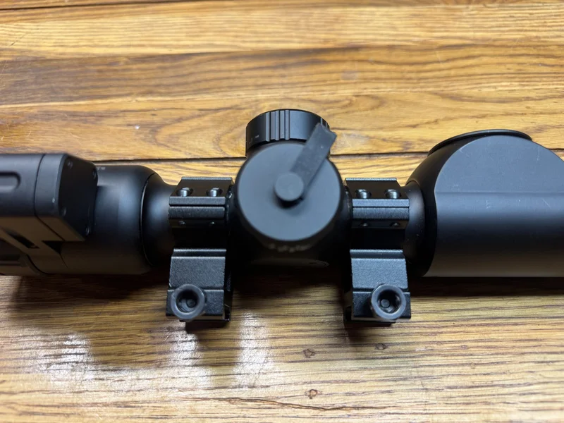 Close up of the included 30mm rings on the Goyojo GRS225RF, with the quick tighten and loosen lever
