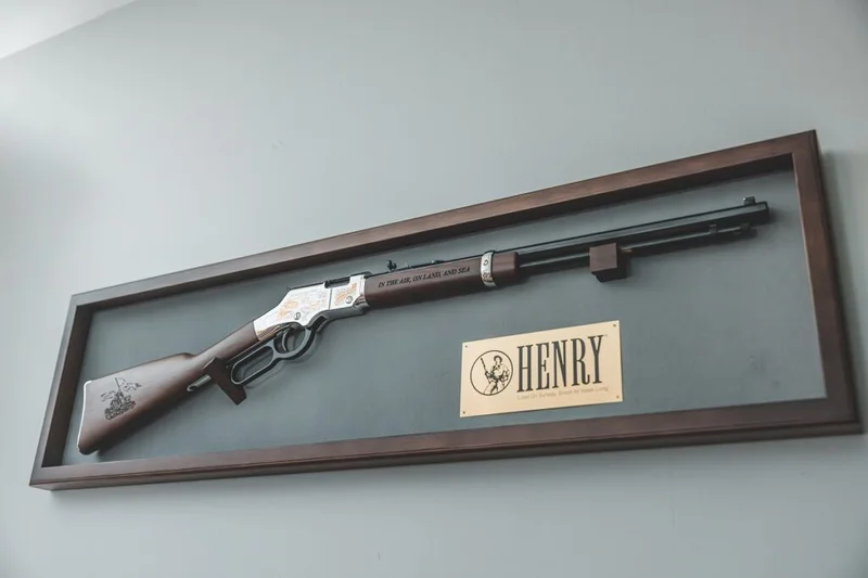 The rifle pays tribute to the United States Marine Corps’ 250-year legacy with detailed engravings, selective 24kt gold plating, and hand-painted embellishments.